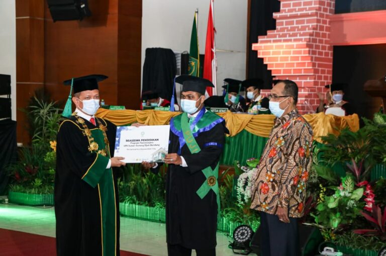 Prof Mahmud, Berikan Beasiswa Pendidikan Pada Hafidz Quran 30 Juz, Muchammad Fariz Maulana Akbar, S.Ag
