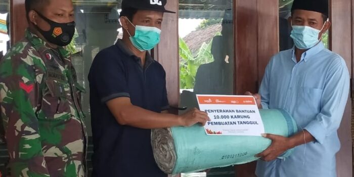 MDMC Jombang Bantu 10 Ribu Karung Untuk Perbaiki Tanggul Jebol