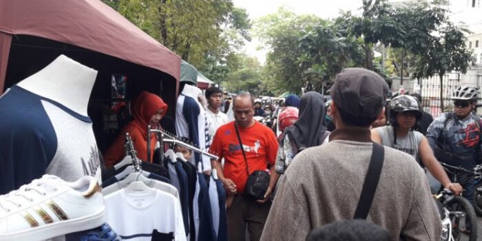 Asal-usul Pasar Kaget, Ternyata Sudah Ada Sejak Zaman Belanda Lho!