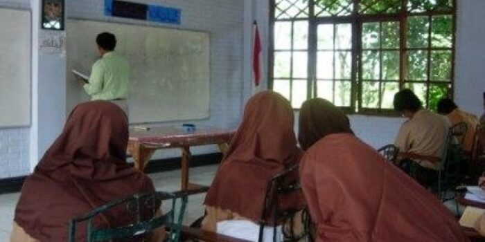 Sebanyak 56 Ribu Guru Madrasah di Indonesia Belum Bergelar S-1
