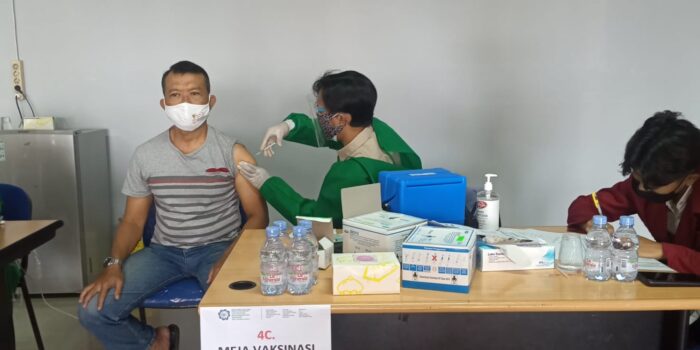 Forum Guru Besar Muhammadiyah Jabar Gelar Vaksinasi Covid-19 secara Massal