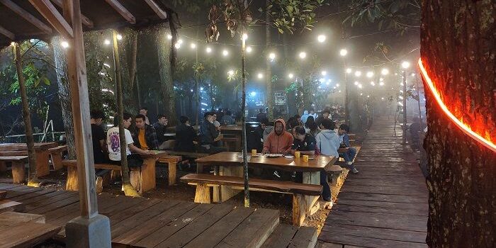 Menikmati Kopi di Tengah Hutan