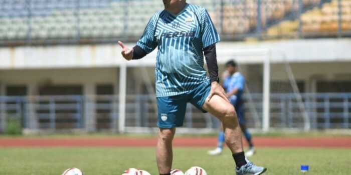 Penampilan Persib Dikritik Bobotoh, Ini Reaksi Robert Rene Alberts