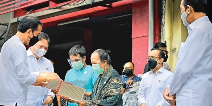 Sebanyak 1 Juta PKL dan Pemilik Warung Dapat Bantuan Rp 1,2 Juta