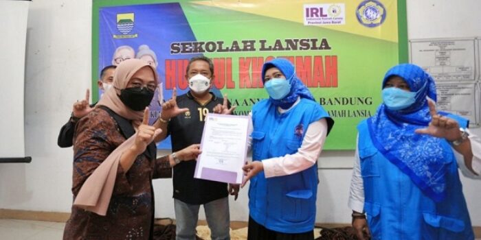 Kini Bandung Punya Sekolah Lansia