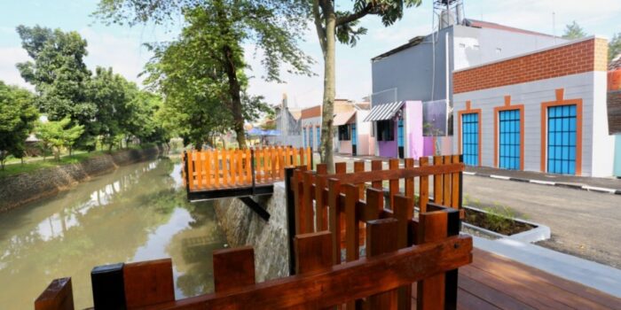 Kawasan Kumuh Bantaran Sungai Cidurian Kini Jadi Ruang Publik