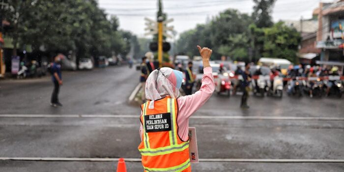 Kampanye Pentingnya Keselamatan Berkendara ala Edan Sepur