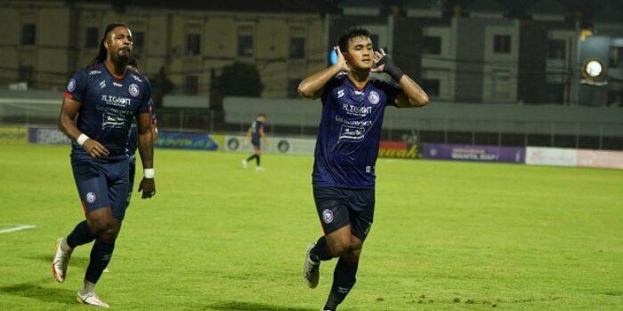 Pelatih Persib Antisipasi Pergerakan Striker Arema FC