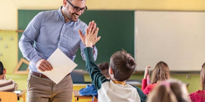 Sekolah Kekinian dan Stimulasi Berpikir Kritis Siswa