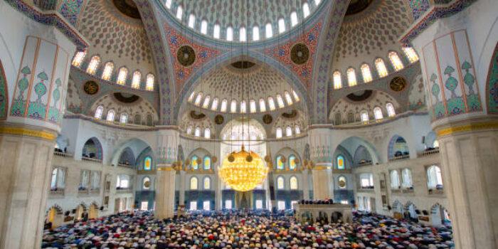 Tata Cara Salat Idulfitri di Lapangan