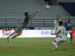 Kiper Persib Bandung Ini Pasang Target Tinggi di Kompetisi Musim Depan