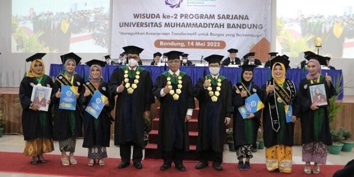 UM Bandung Gelar Wisuda, Rektor: Tonjolkan Daya Saing dan Keahlian untuk Kurangi Pengangguran