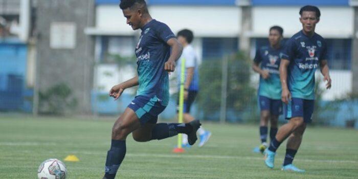 David Rumakiek Terkesan dengan Perlakuan “Lord” Henhen, Begini Katanya