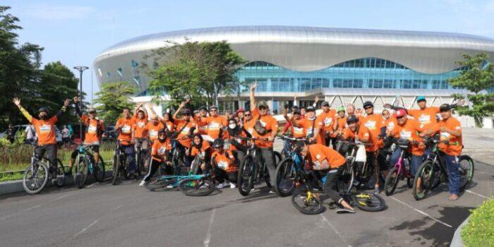 Sambut Muktamar ke-48, Karyawan Kantor PP Muhammadiyah Keliling Bersepeda 48 Putaran di Edutorium KH Ahmad Dahlan