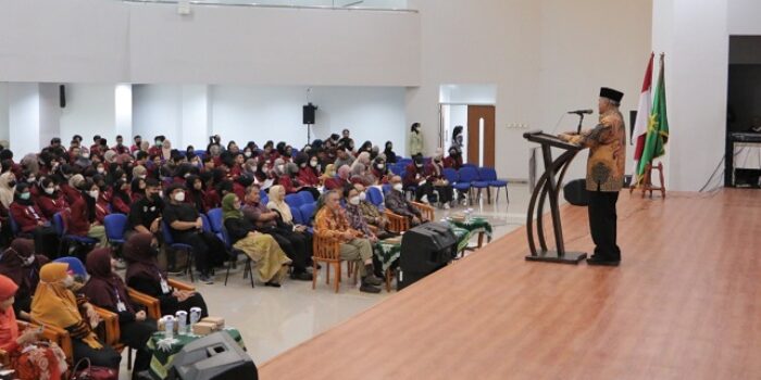 Di Hadapan Mahasiswa UM Bandung, Prof Dadang Kahmad: Jadilah Seperti Kumbang!