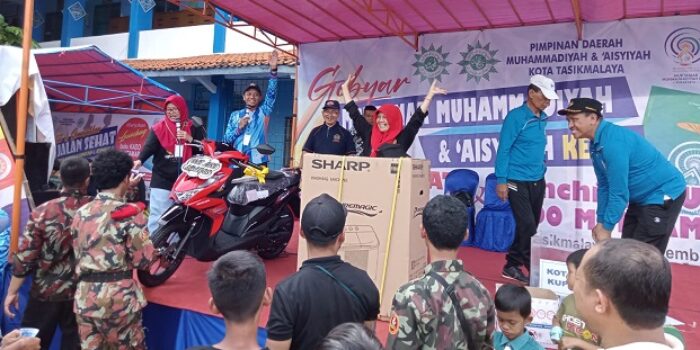 Meriahnya Gebyar Jalan Sehat dan Launching Buku Kado Muktamar PDM Tasikmalaya
