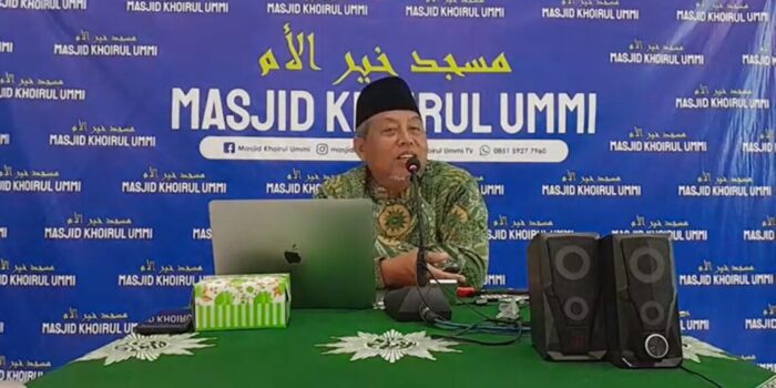 Jamaah Sekarang Lebih Banyak Nyantri di Pondok Pesantren Facebookiyah, Whatsappiyah, dan Youtubeiyah