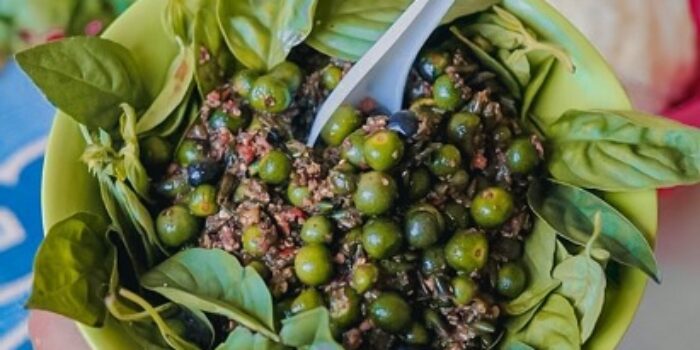 Menikmati Karedok Leunca dan Sambal Dadakan di Warung Nasi Ibu Imas