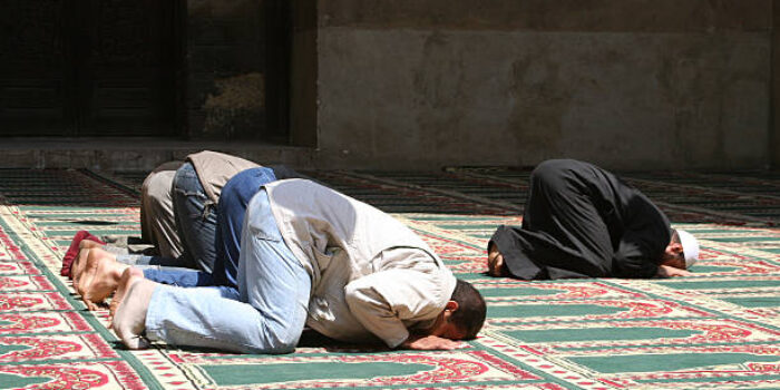 Salat Tarawih Berjamaah Itu Lebih Baik Daripada Sendiri