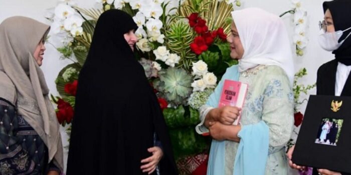 Top! Kader PCIM Iran Terjemahkan Buku Karya Jamileh Alamolhoda