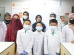 Hadapi Olimpiade Sains, SD Muhammadiyah 7 Bandung Kunjungi Laboratorium Bioteknologi UM Bandung