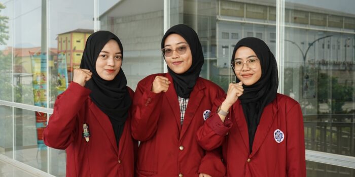 Luar Biasa! Tim Mahasiswa UM Bandung Raih Juara 3 Lomba Esai Tingkat Nasional