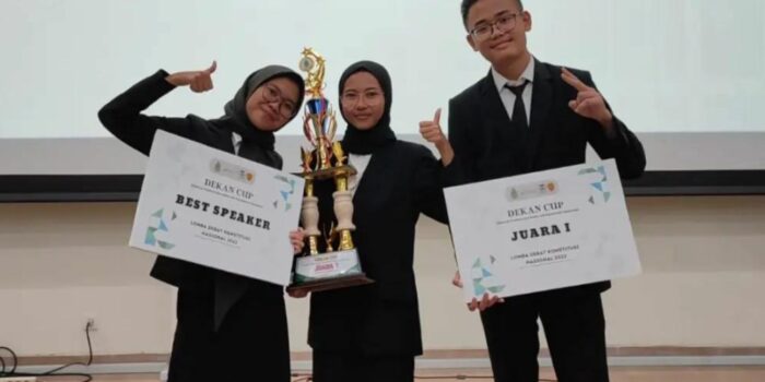 Luar Biasa! Banggakan UIN Bandung, Mahasiswa FSH Sabet Juara I Lomba Debat Hukum Konstitusi Tingkat Nasional