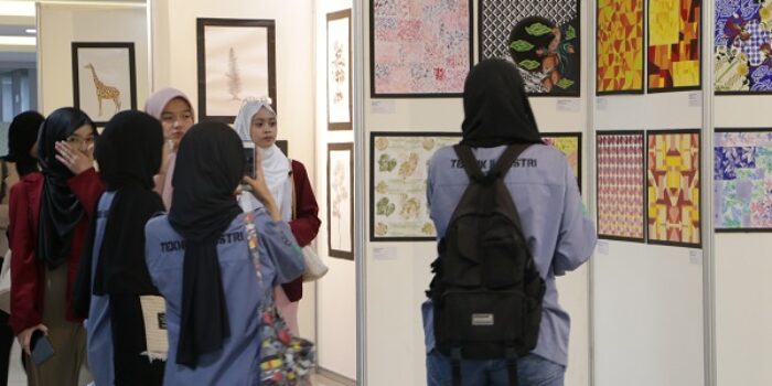 Ruparaksa 2023 Pamerkan Seni Rupa Karya Mahasiswa KTF UM Bandung