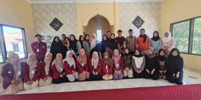 Tim PPK Ormawa Hima PAI UM Bandung Sosialisasi Program Desa Cerdas di Nagrog