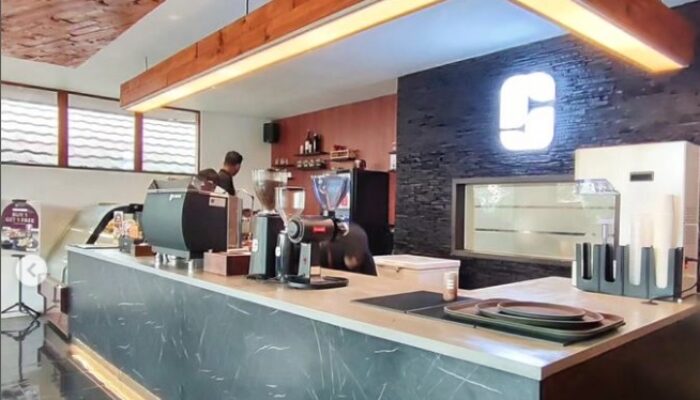 Mau Menikmati Kopi Susu Dicelup Roti? Ayo ke Classico Coffee & Bake Aja