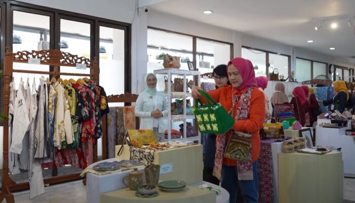 Wow! Ibu Negara Borong Produk Fesyen dan Kriya UMKM Kota Bandung