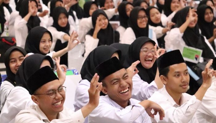 Unisa Bandung Sambut 800 Mahasiswa Baru, Ini Wejangan Penting Rektor