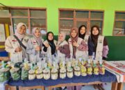 Tim PPK Ormawa HIMA PAI UM Bandung Jual Berbagai Produk Makanan Hasil Kreativitas Masyarakat Cikahuripan