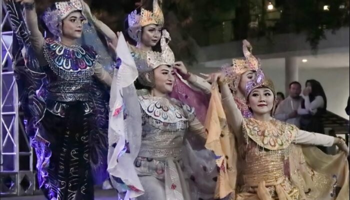 Tari Merak Sunda dan Raden Tjetje Somantri