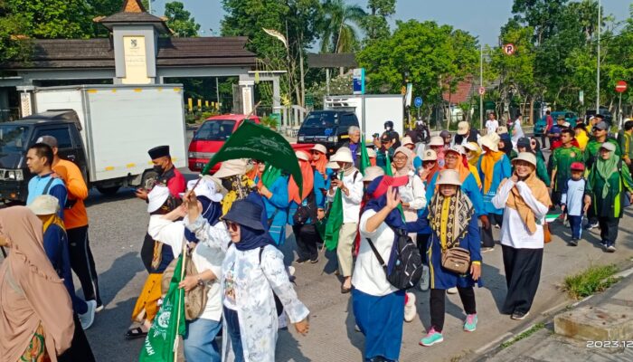 Semarak Milad 111 Tahun Muhammadiyah, Ribuan Peserta Ikuti Jalan Santai Bertajuk “Ikhtiar Menyelamatkan Semesta”