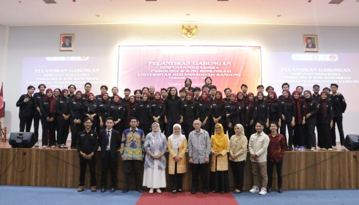 Dekan Fakultas Soshum UM Bandung Resmi Melantik Himapsi dan Hima Ilkom Periode 2023-2024