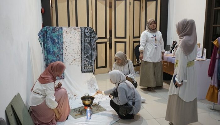 Mahasiswa Kriya Tekstil dan Fashion UM Bandung Ekspresikan Jiwa Kreatif Melalui Pameran Artma Kala Exhibition