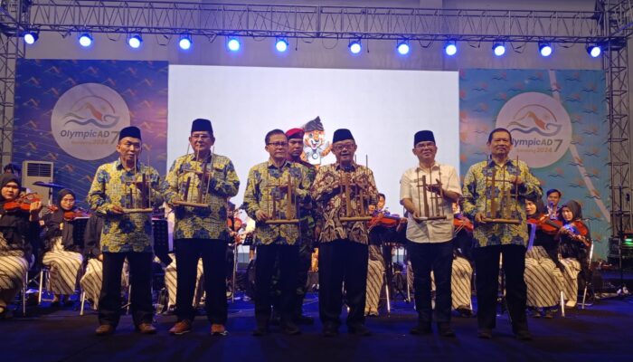 Pembukaan Olympicad VII Tahun 2024 di SOR Si Jalak Harupat Bandung Berlangsung Meriah