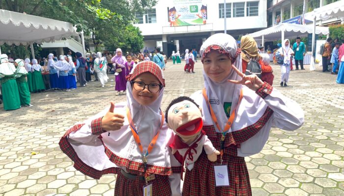 Terbiasa Belajar Bersama Sang Ayah, Siswi SD Ini Antusias Ikuti Lomba News Reading dan Story Telling Olympicad