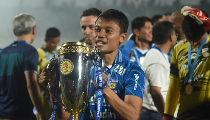 Gelandang Maung Bandung Dedi Kusnandar Rayakan Gelar Juara Liga 1 dengan Tunaikan Ibadah Haji