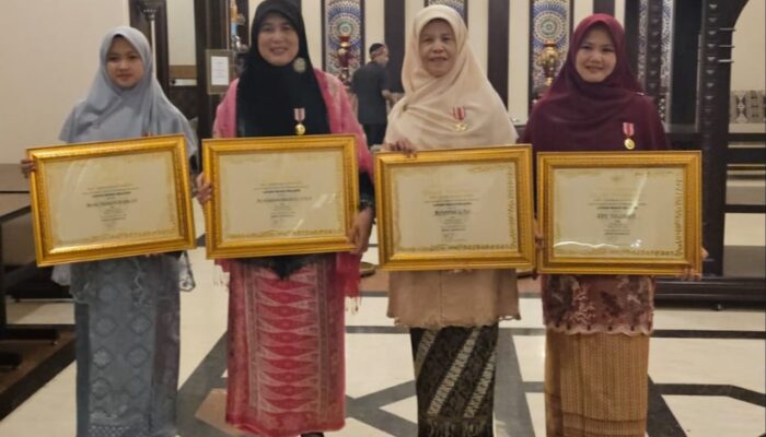 Tim Inklusi Aisyiyah Tasikmalaya Terima Penghargaan “Layang Waras Walagri” Untuk Dedikasi di Bidang Kesehatan