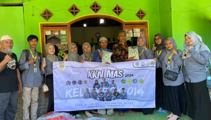 Inspiratif! Tim KKN MAs 14 Desa Blimbing Salurkan Bantuan Air Bersih dan Sembako Kepada Warga Terdampak Kekeringan