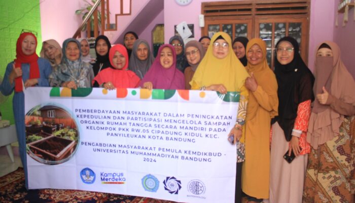 Tim Pengabdian UM Bandung Latih Warga Cipadung Kidul Kelola Sampah Rumah Tangga Dengan Teknik Octaco