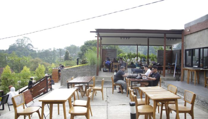 Classico Coffee & Bake: Surga Ngopi dengan Pemandangan Kota Bandung yang Menawan