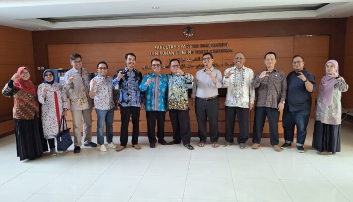 Tingkatkan Digitalisasi Pengelolaan Informasi Hukum, UIN Cirebon Lakukan Benchmarking ke UIN Bandung