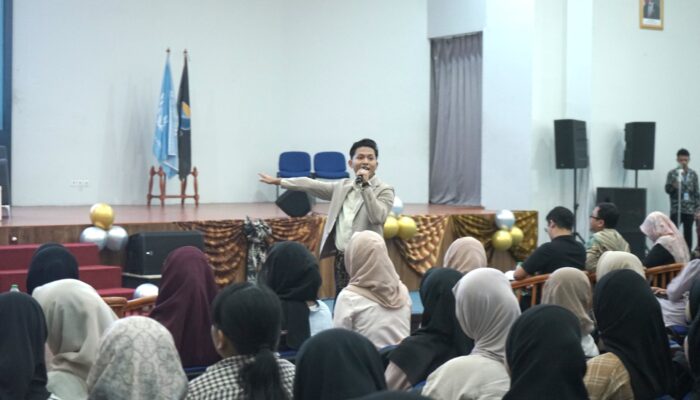 Personal Branding Jadi Kunci Sukses Mahasiswa Farmasi UM Bandung Hadapi Dunia Industri