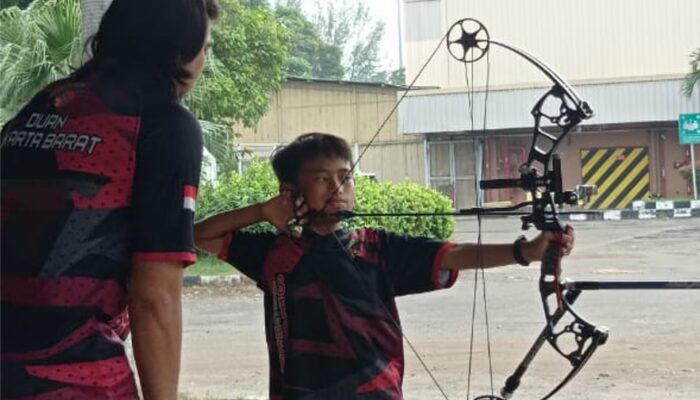 Danesh, Siswa SDI Al-Falah 1 Pagi Jakarta Siap Berlaga di Kejurnas Panahan 2025