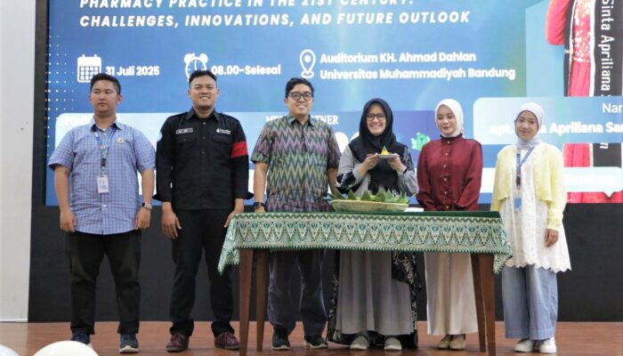 Dies Natalis Himprofar UM Bandung ke-8: Siap Hadapi Tantangan Dunia Kefarmasian