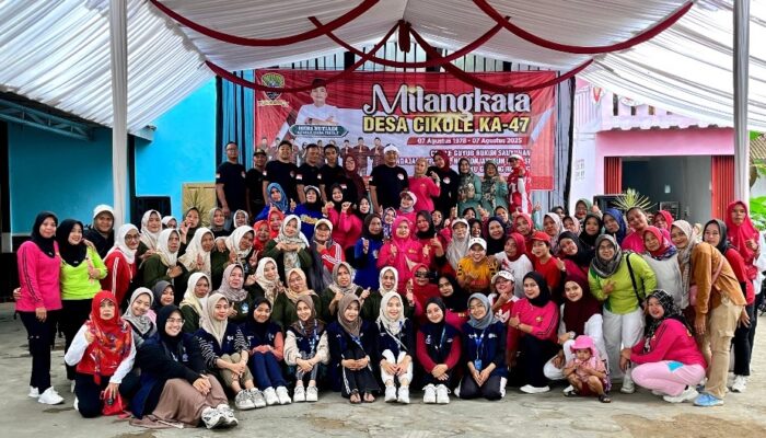 Senam Rutin Desa Cikole Jadi Ajang Silaturahmi Warga dan Mahasiswa KKN UM Bandung