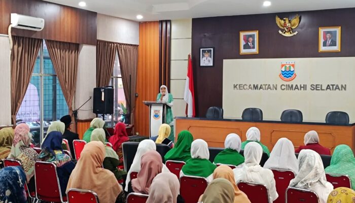 Akademisi Magister KPI UIN Bandung Latih Muslimat dan Guru RA Cimahi Kuasai Seni Berbicara di Depan Umum
